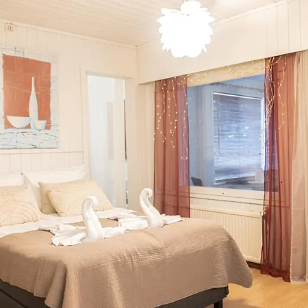 Forest Side Family House By Booklapland Appartamento